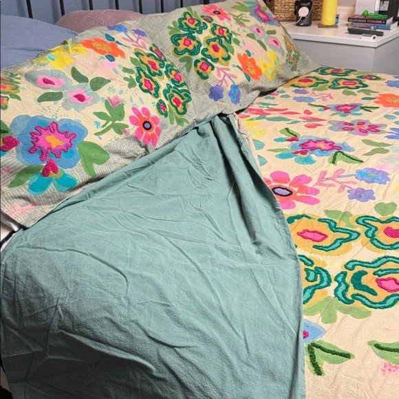 NATURAL LIFE Colorful Floral Quilt with Pink Accents - Picture 3 of 5